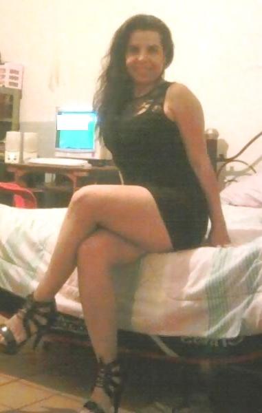 20P Latina mature cristina great legs thighs