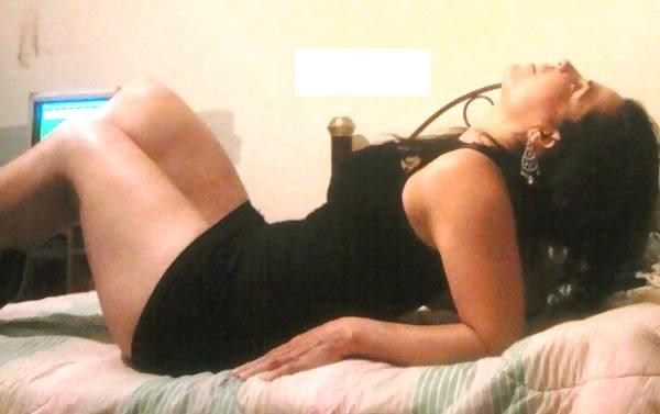 20P Latina mature cristina great legs thighs