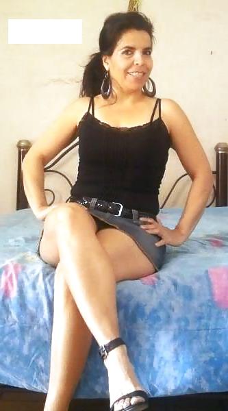20P Latina mature cristina great legs thighs