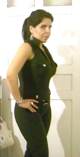 20P Latina mature cristina great legs thighs