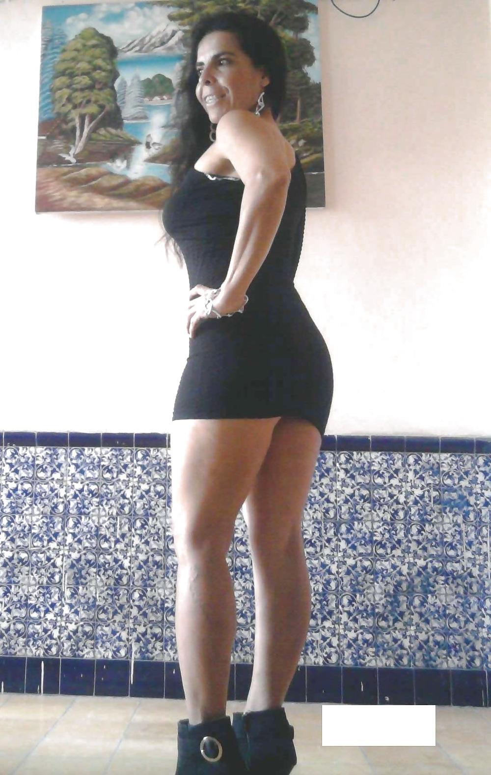 20P Latina mature cristina great legs thighs