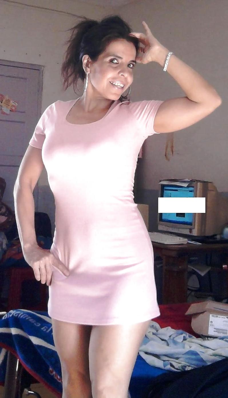 20P Latina mature cristina great legs thighs