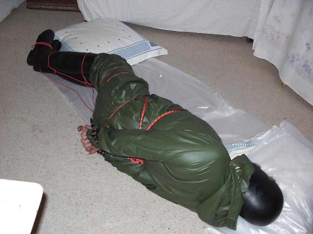 10P Seance sm en tenue pvc et latex