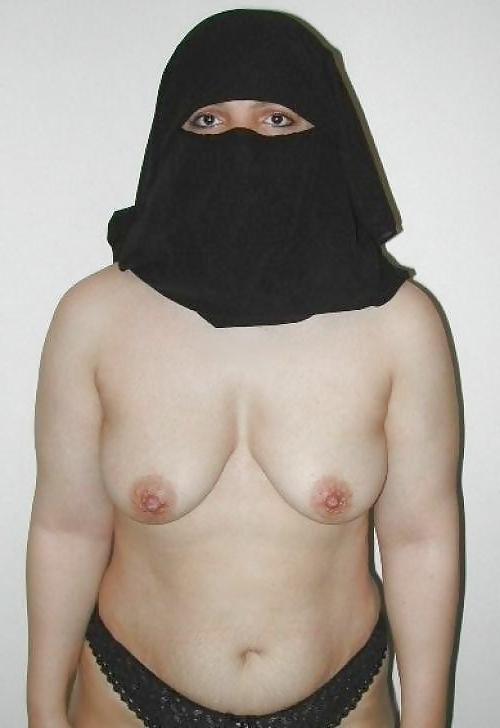 25P HORNY ARABS IN HIJABS 