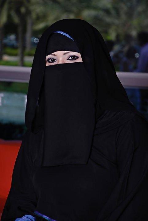 25P HORNY ARABS IN HIJABS 