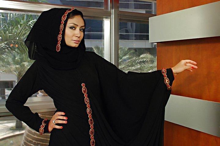 25P HORNY ARABS IN HIJABS 