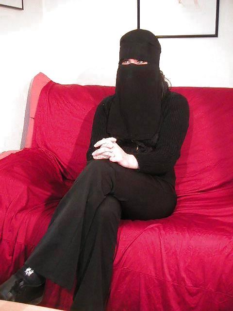 25P HORNY ARABS IN HIJABS 