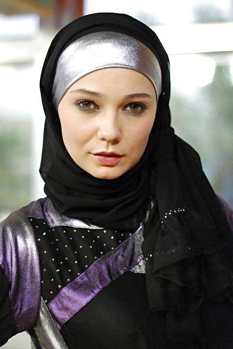 25P HORNY ARABS IN HIJABS 