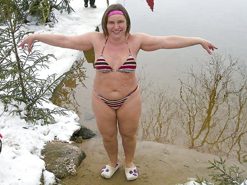 19P Winter swimming Russian women!