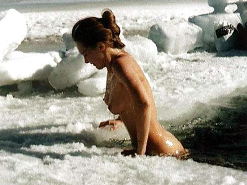 19P Winter swimming Russian women!