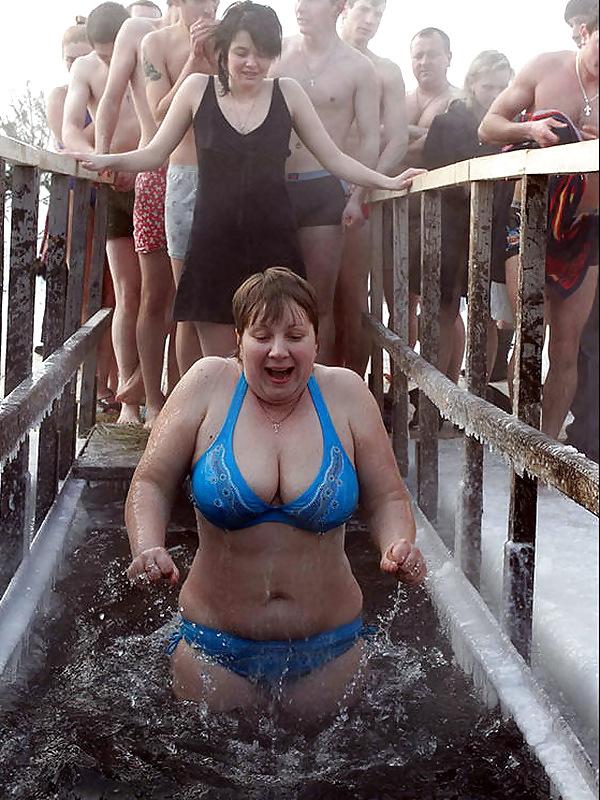 19P Winter swimming Russian women!