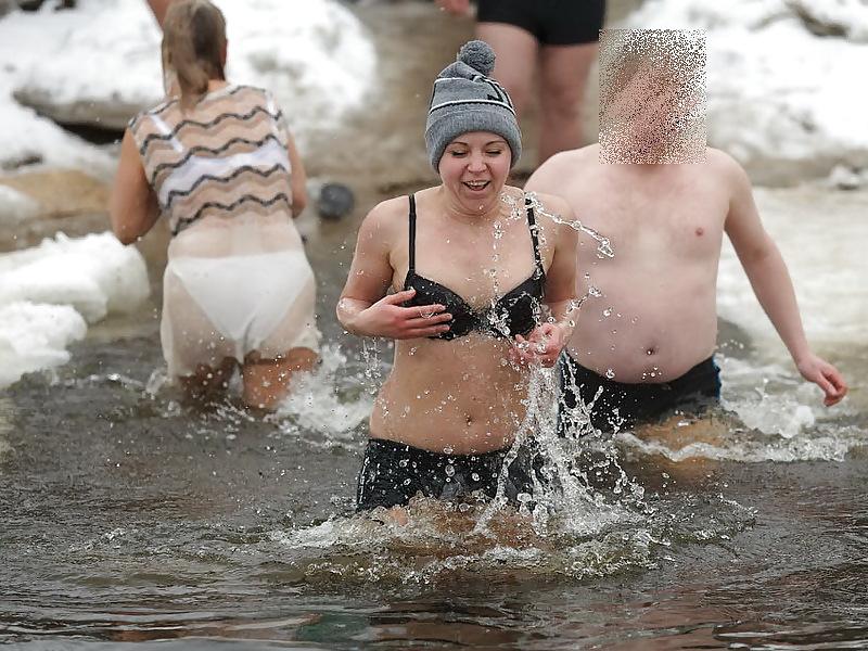 19P Winter swimming Russian women!