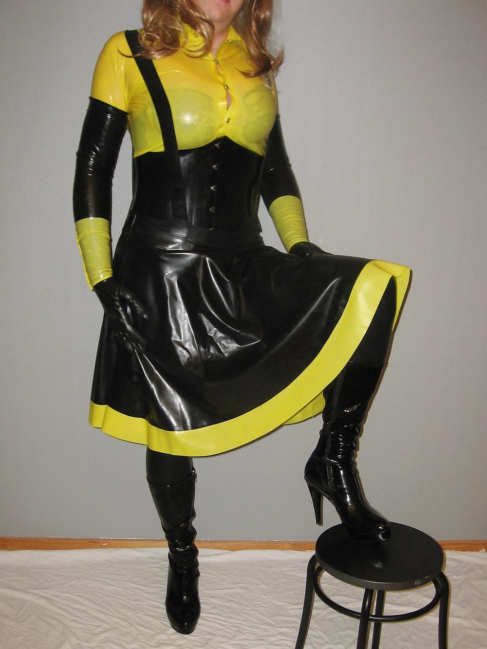 7P Yellow and black latex outfit