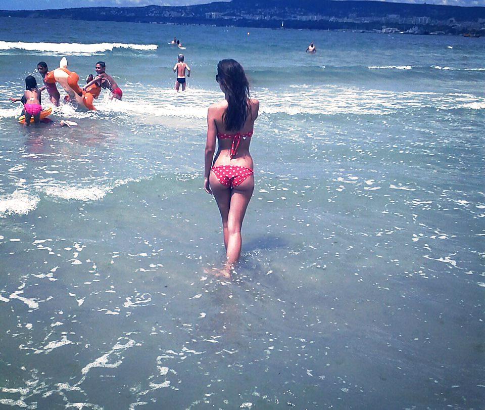 25P Bulgarian amateur girls ass pt.5