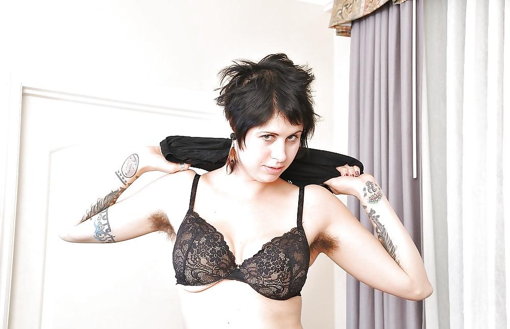 25P Hairy Armpits - Luna