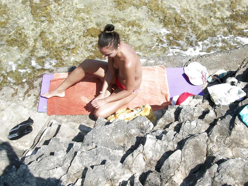 20P Group of Nudist Girls