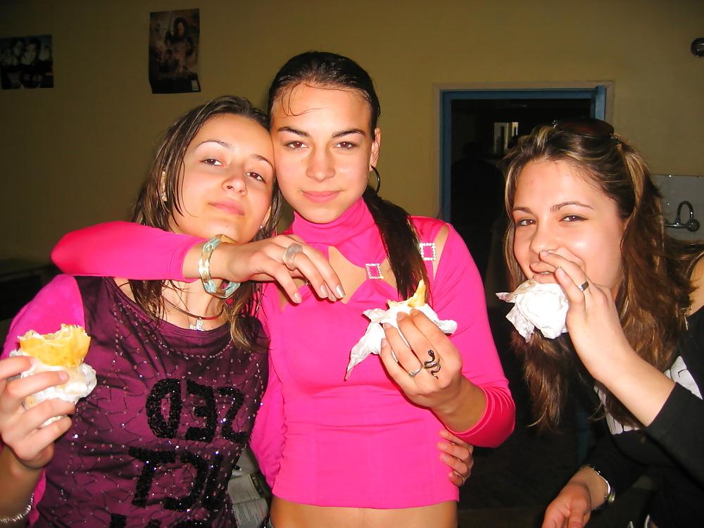 25P Bulgarian School Girls