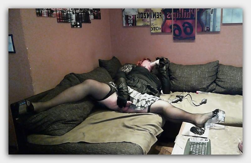 12P Micha DWT: Webcam-Action with Dildo & Analplug