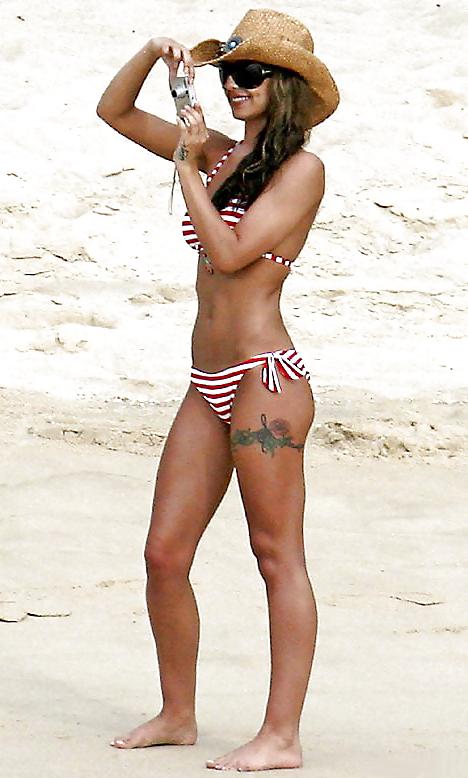 24P Wanking to Cheryl Cole's Feet