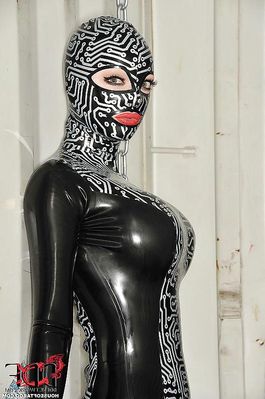 16P Latex Lucy - Damsel in Distress