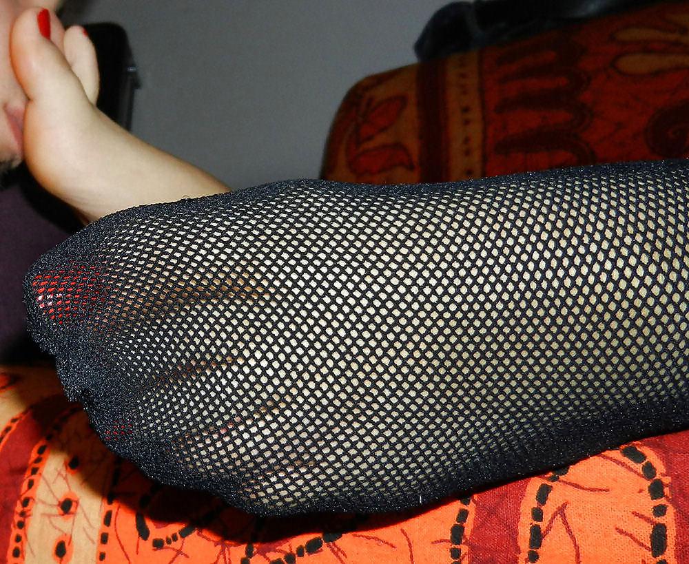 25P Fishnet Footjob