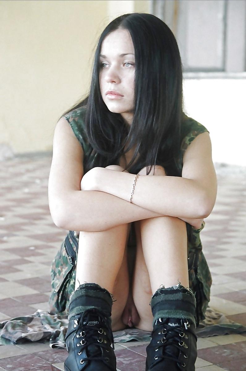 14P Upskirt No Pants 32