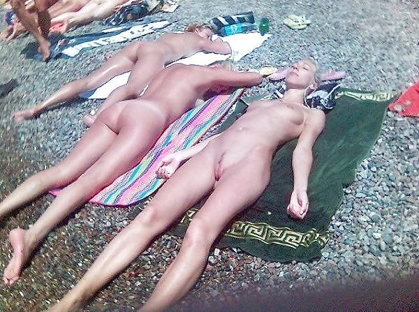22P Nudist beach swingers II
