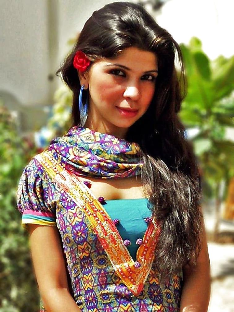 20P Sexxie Paki Chick for Bukkake and Gang Bang