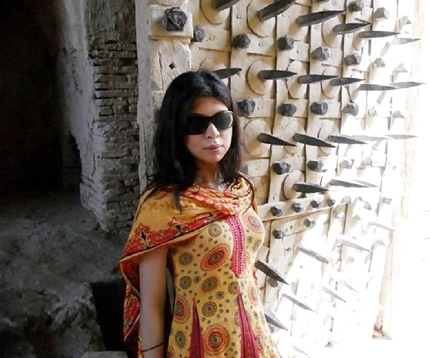 20P Sexxie Paki Chick for Bukkake and Gang Bang