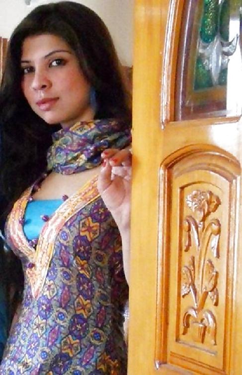 20P Sexxie Paki Chick for Bukkake and Gang Bang