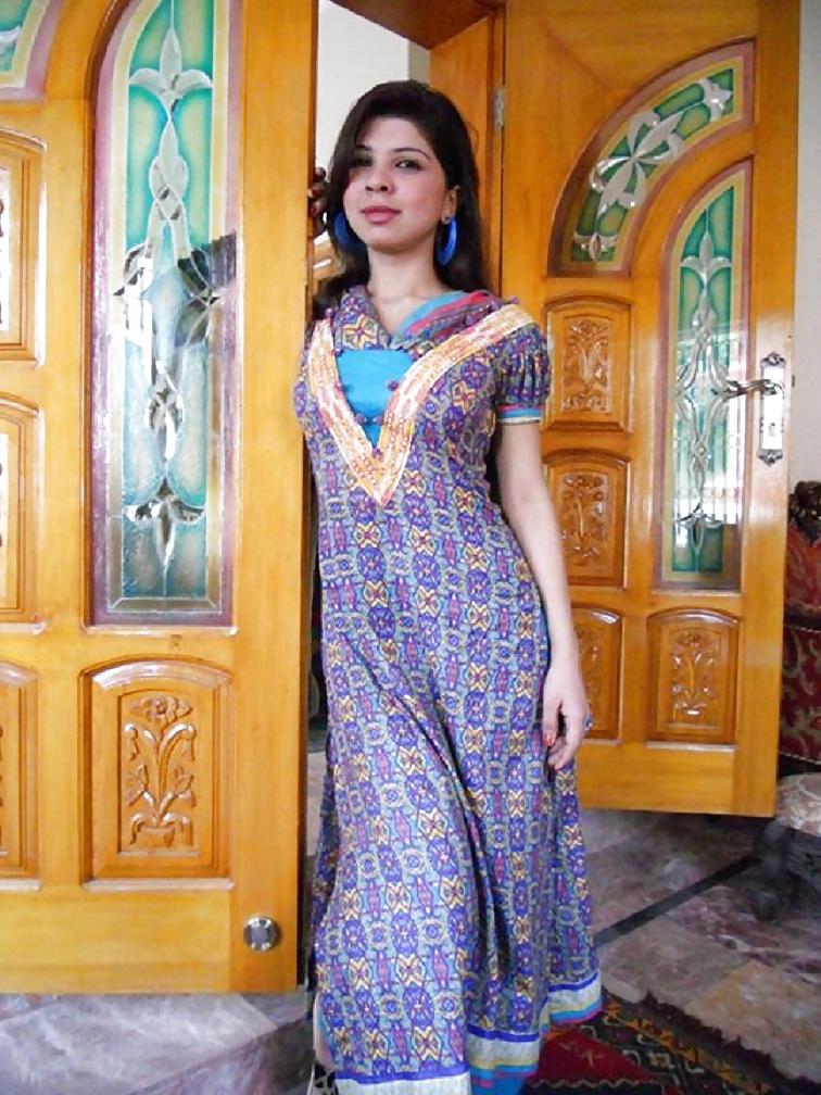 20P Sexxie Paki Chick for Bukkake and Gang Bang