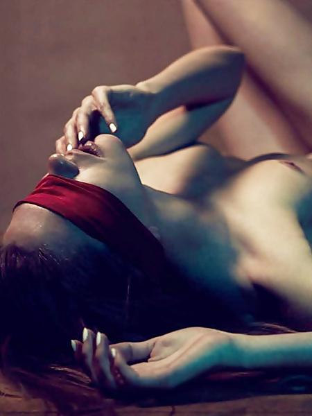 16P The beauty of BDSM in RED as the his Red Rose