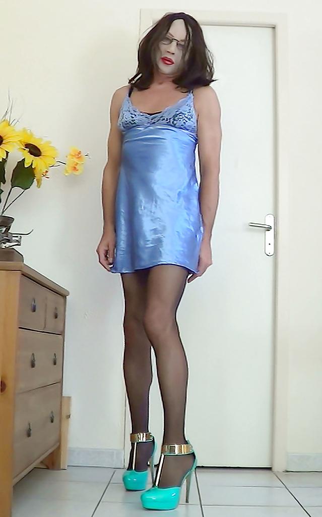 25P Nuisette satin bleue