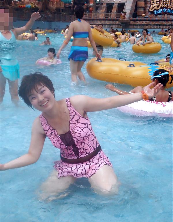 25P My visit to a waterpark (Sexy Asians with Hairy Armpits)