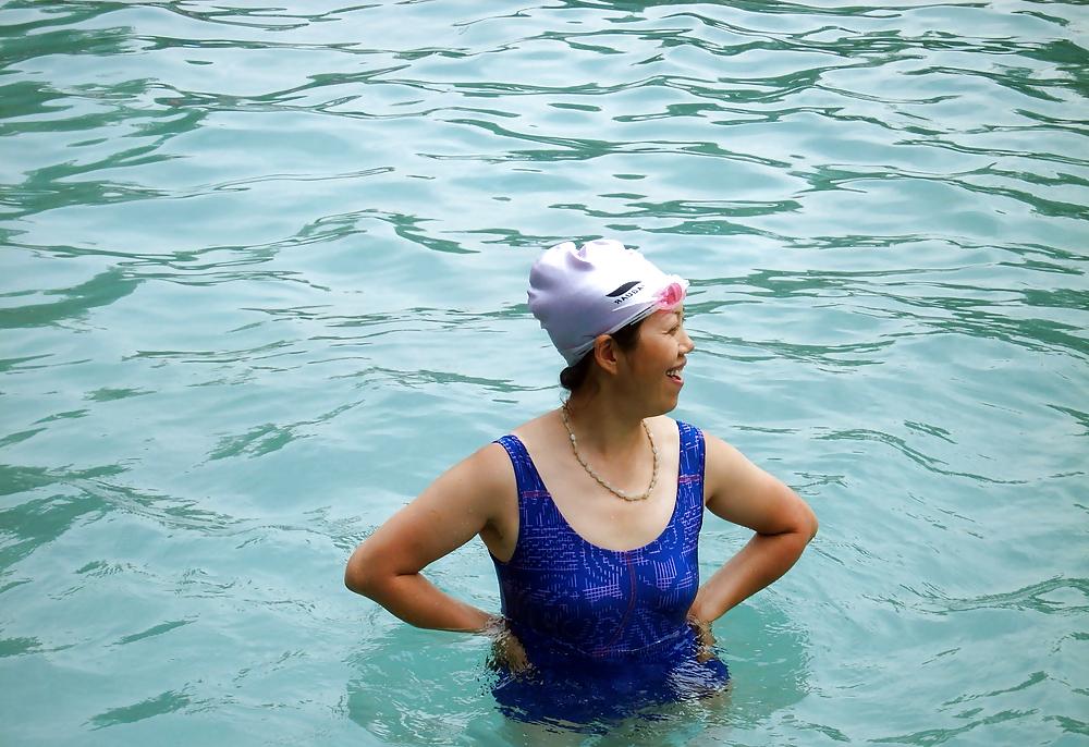 25P My visit to a waterpark (Sexy Asians with Hairy Armpits)