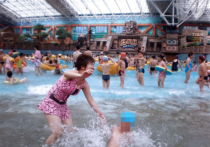 25P My visit to a waterpark (Sexy Asians with Hairy Armpits)