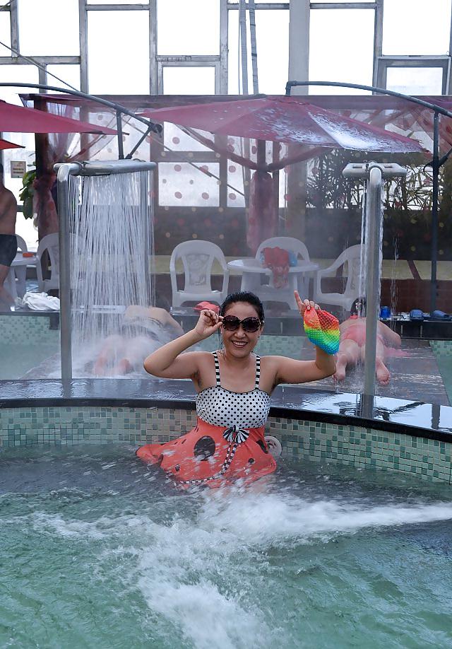 25P My visit to a waterpark (Sexy Asians with Hairy Armpits)