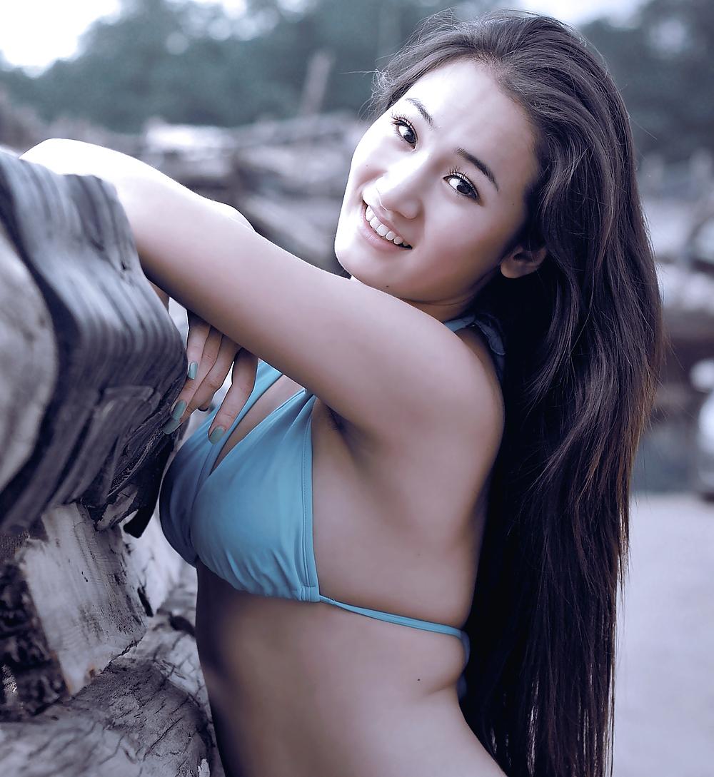 25P My visit to a waterpark (Sexy Asians with Hairy Armpits)