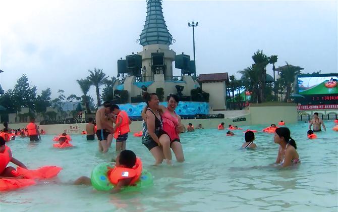 25P My visit to a waterpark (Sexy Asians with Hairy Armpits)