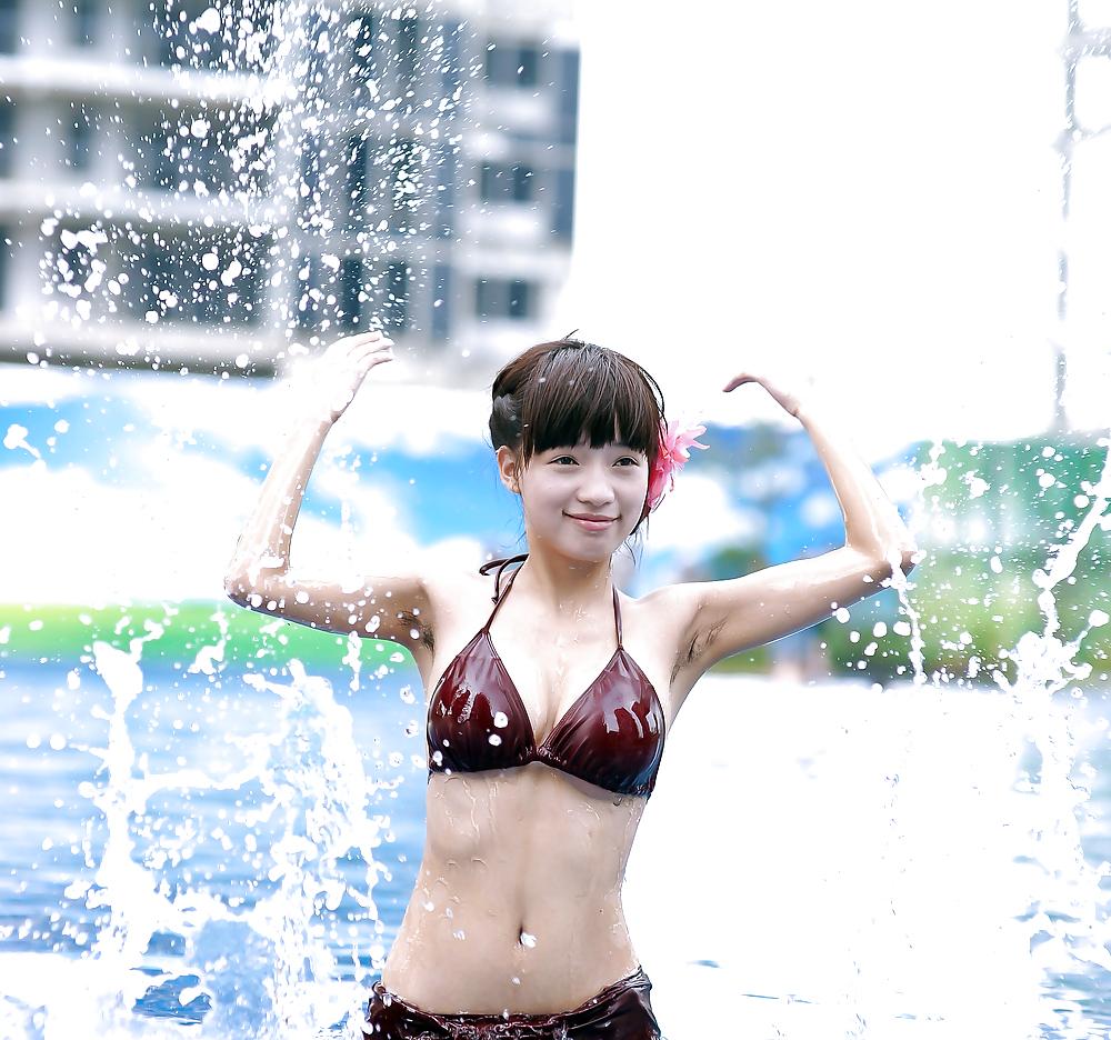 25P My visit to a waterpark (Sexy Asians with Hairy Armpits)