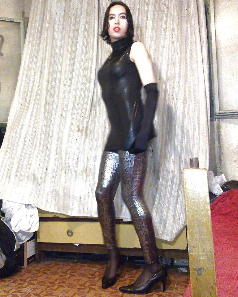 25P Latex oufit