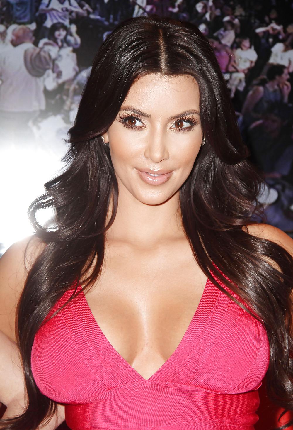11P Kim Kardashian Unveils Her Wax Figure at Madame Tussauds