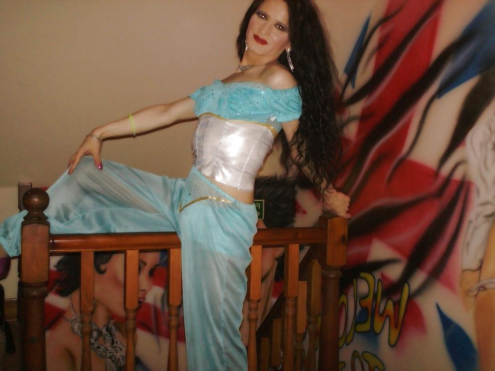 22P Pics from a swinger club.