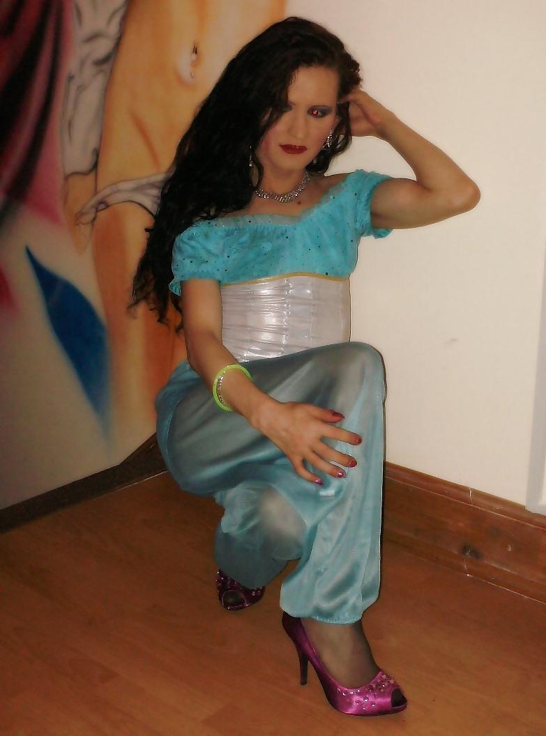 22P Pics from a swinger club.
