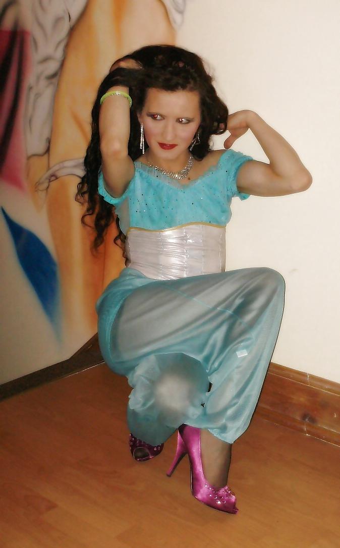 22P Pics from a swinger club.