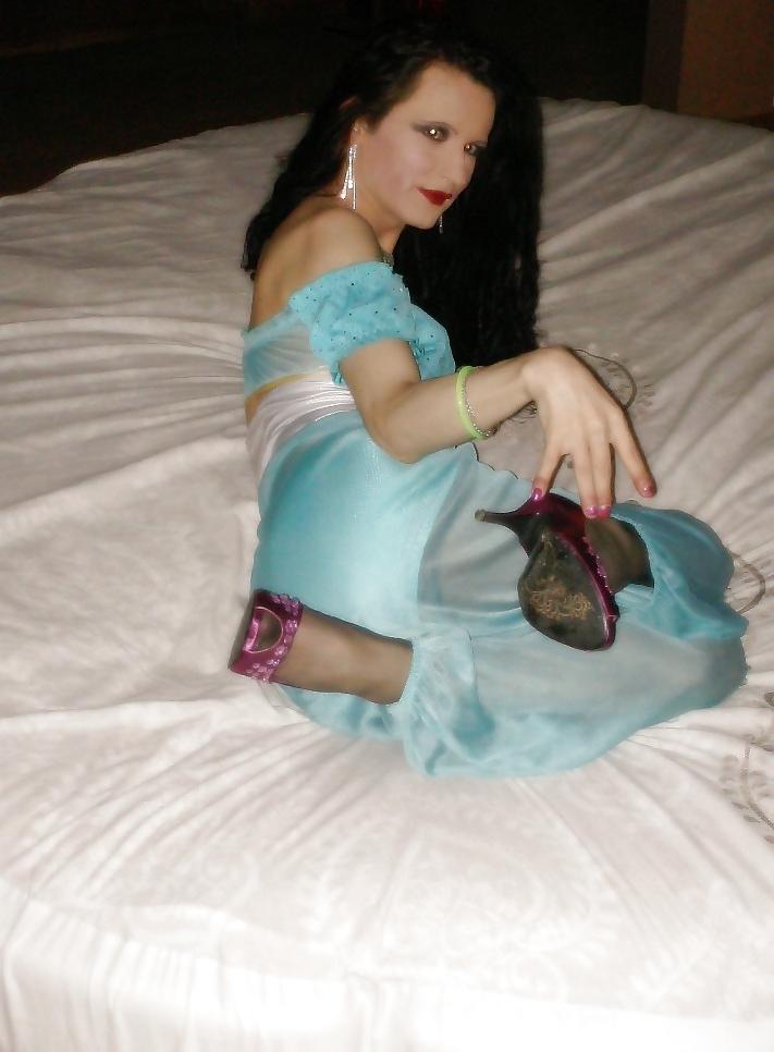 22P Pics from a swinger club.