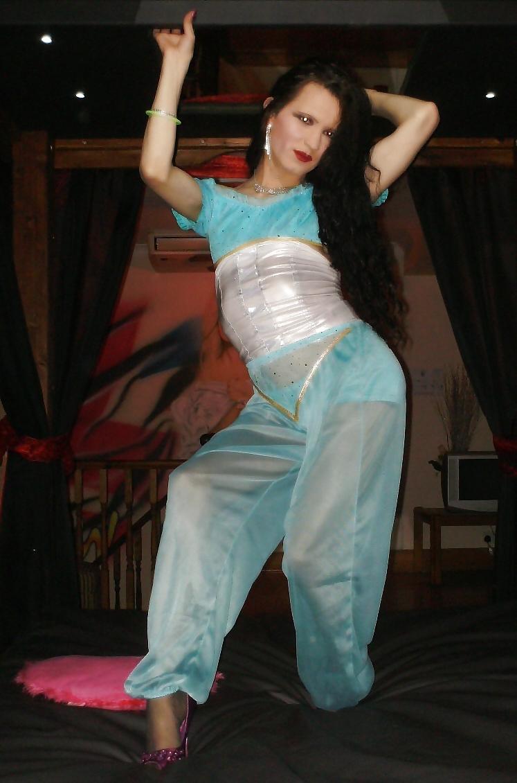 22P Pics from a swinger club.