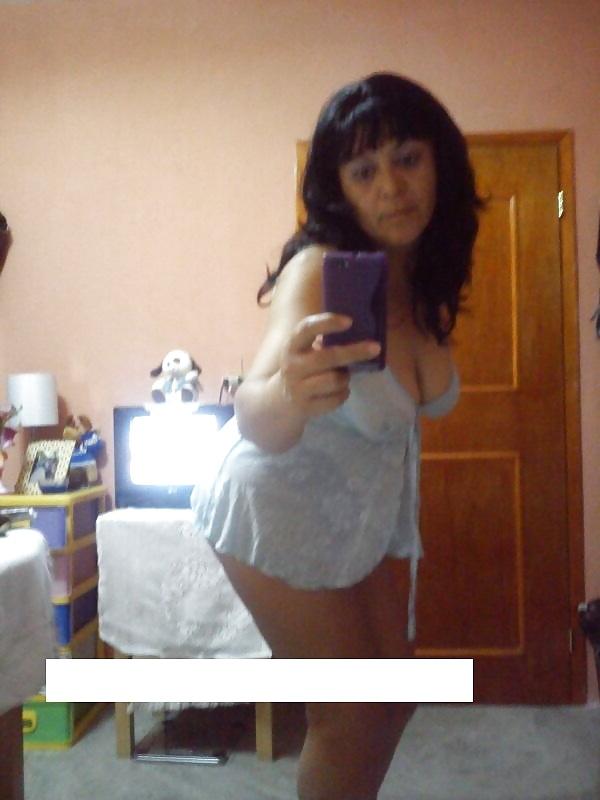 17P Latina mature selfshots