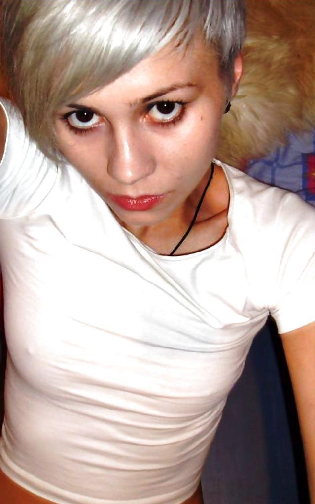 25P Pics of a sweet young German short-haired blonde teen girl