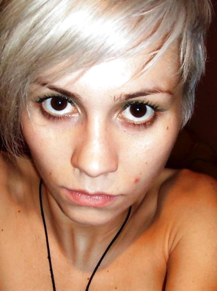 25P Pics of a sweet young German short-haired blonde teen girl